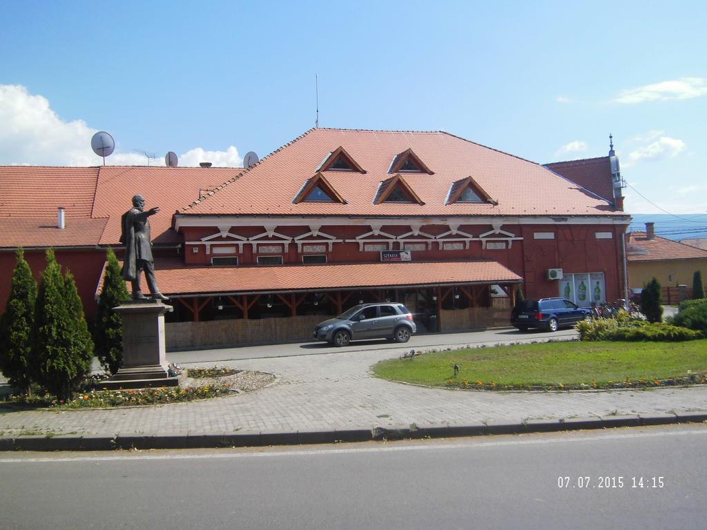 Pensiunea Szekely Ciumani Bagian luar foto